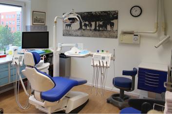 Behandlungsraum der Zahnarztpraxis · Zahnärztin Dr. Cornelia Wällisch · 81539 München